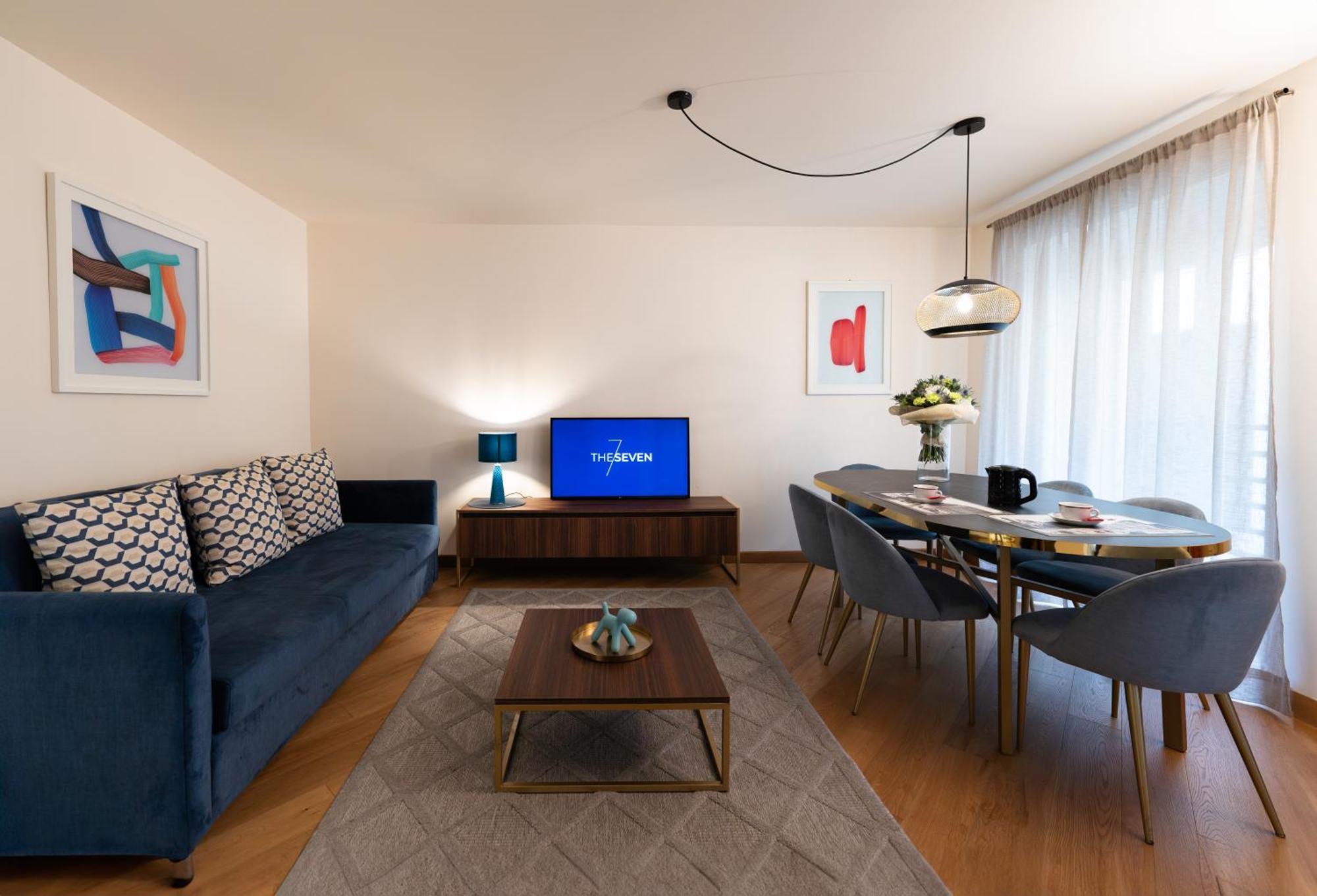 The Seven Apartment *