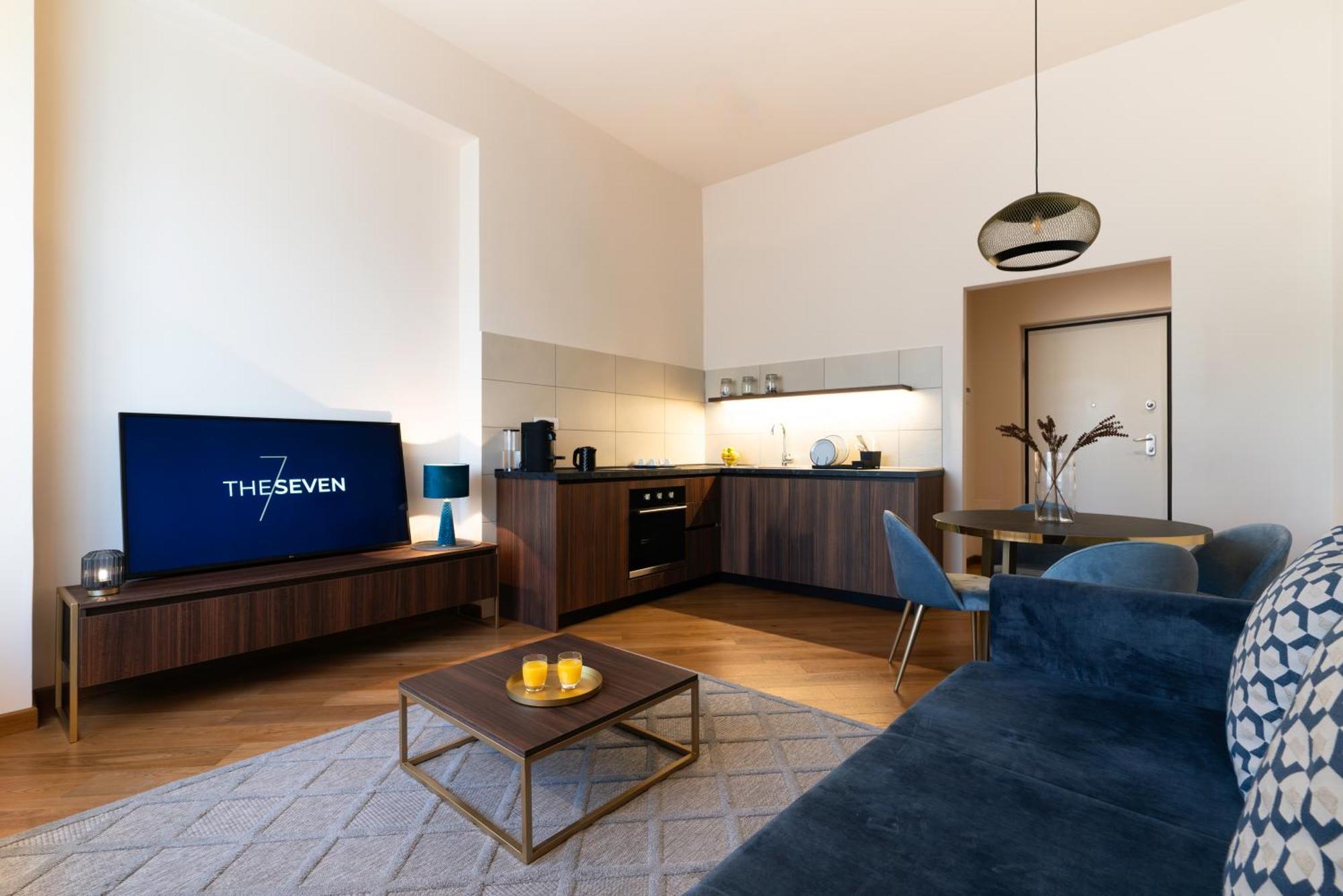 The Seven Apartment *